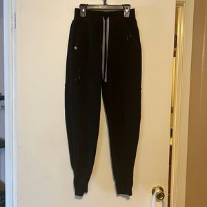 Used Figs women's 21 pocket joggers xs/p in black $58